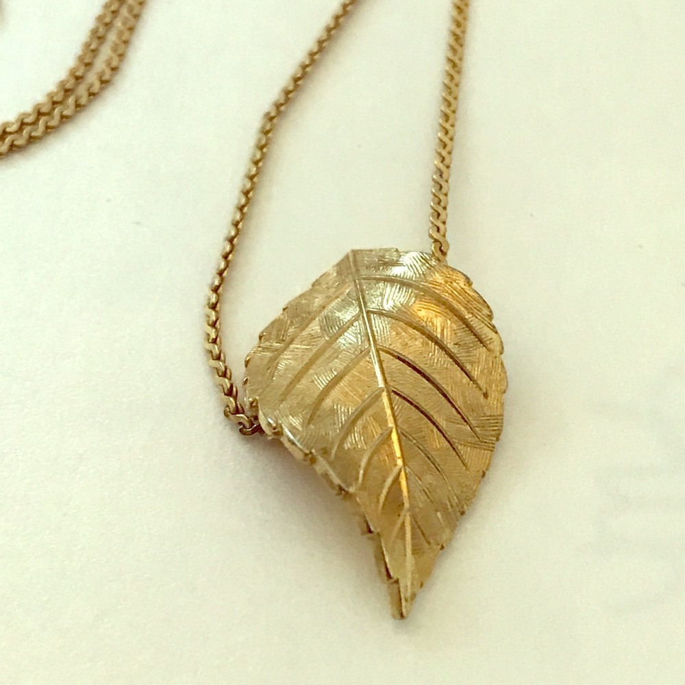 Christian Dior serpentine chain w/ leaf necklace